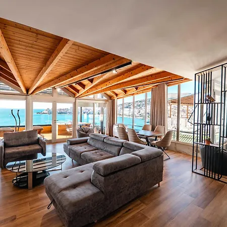 Luxury Penthouse With Jakuzzi