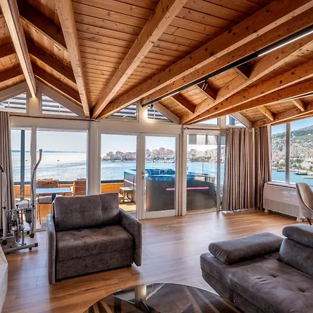 Luxury Penthouse With Jakuzzi Apartment *