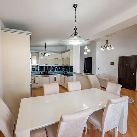 Luxury Penthouse With Jakuzzi Apartment Sarande