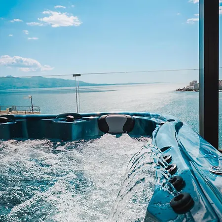 Luxury Penthouse With Jakuzzi Apartment Sarande
