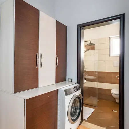 Luxury Penthouse With Jakuzzi Sarande